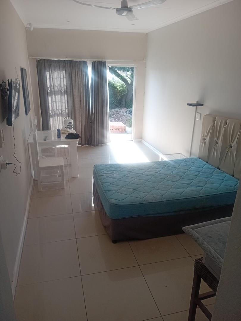 To Let 1 Bedroom Property for Rent in Humewood Eastern Cape
